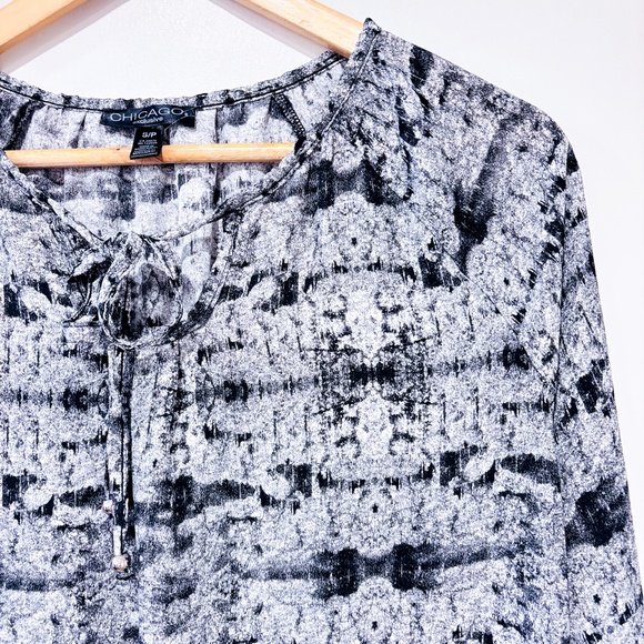 CHICAGO EXCLUSIVE Flowy black and white top - Picture 4 of 8